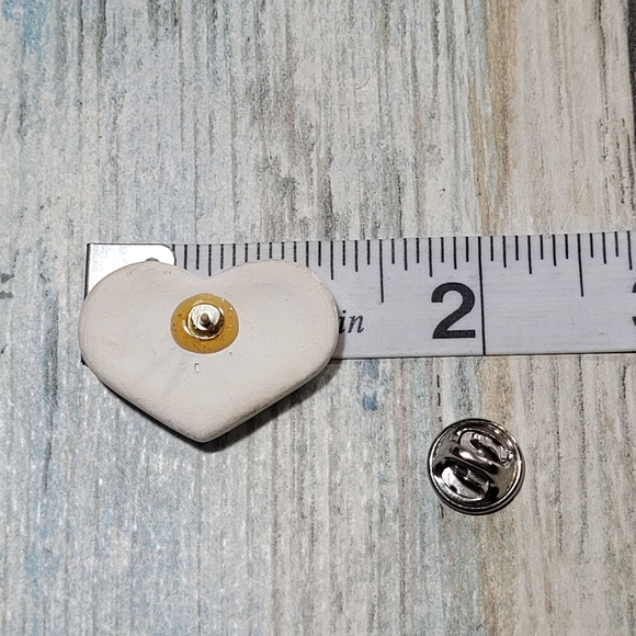 Vintage ceramic Maxine Heart pin. - Picture 4 of 7